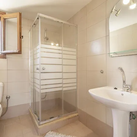 Country House In Lourdas *